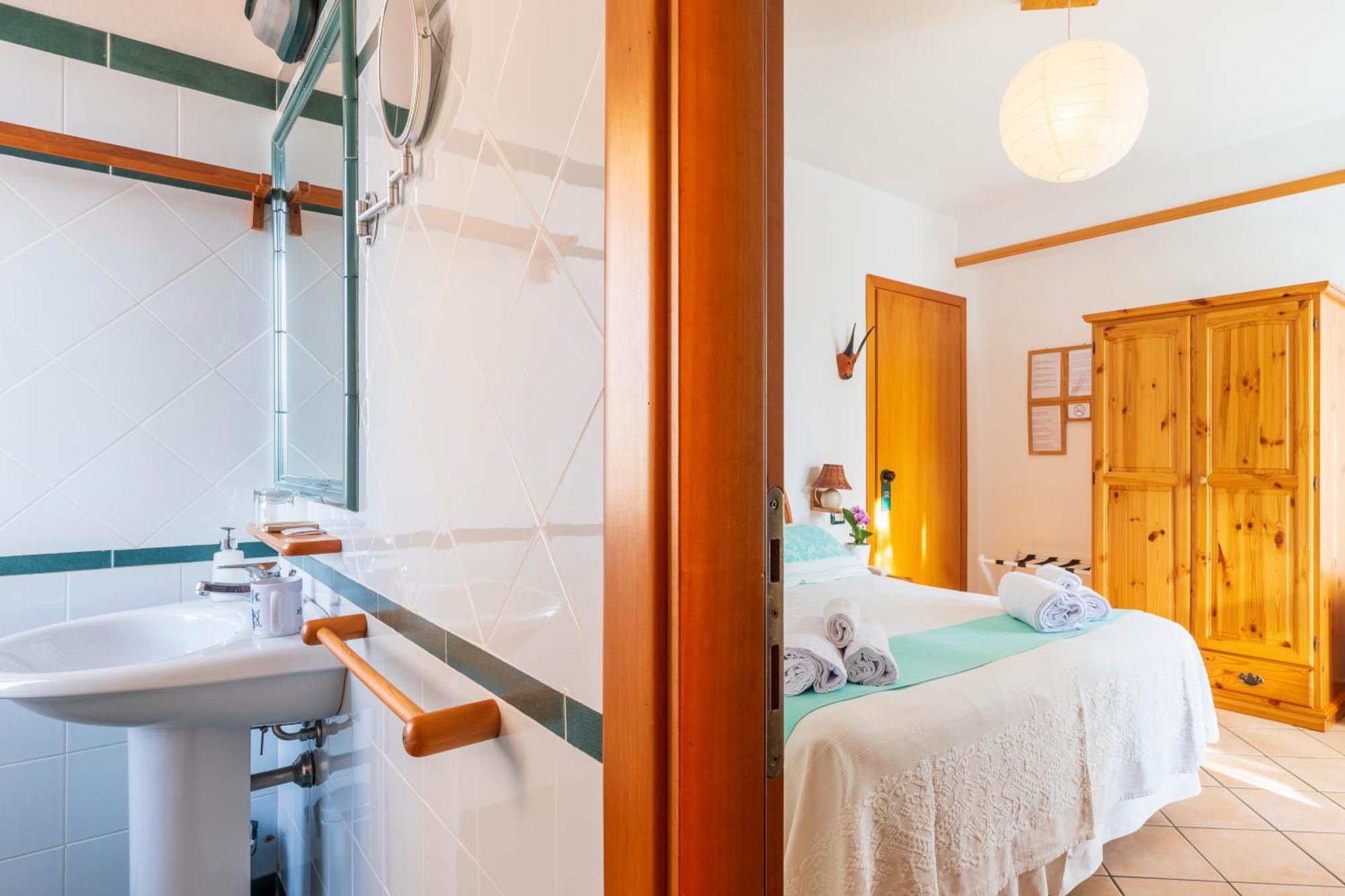 Hotel Domus De Janas Sul Mare Bari Sardo Esterno foto