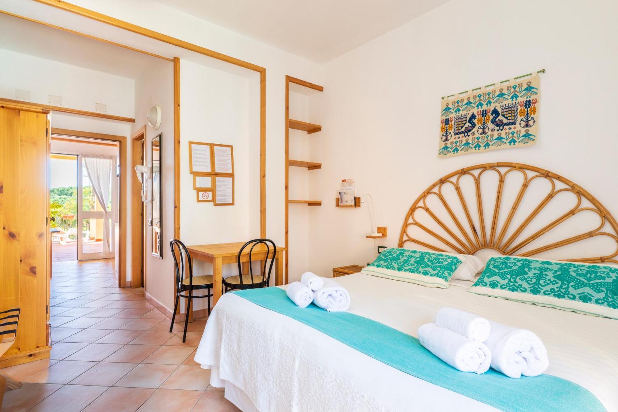 Hotel Domus De Janas Sul Mare Bari Sardo Esterno foto