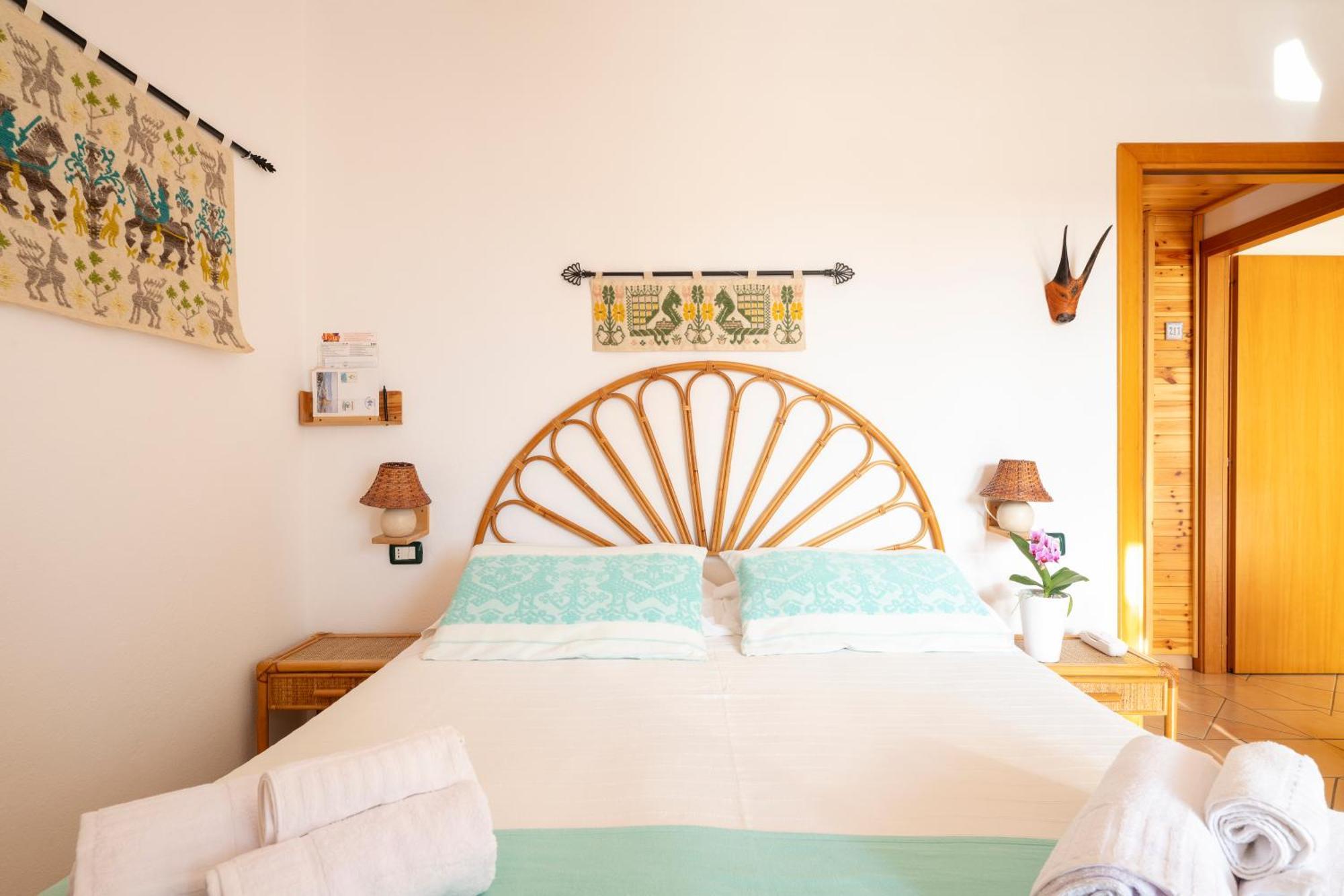 Hotel Domus De Janas Sul Mare Bari Sardo Esterno foto