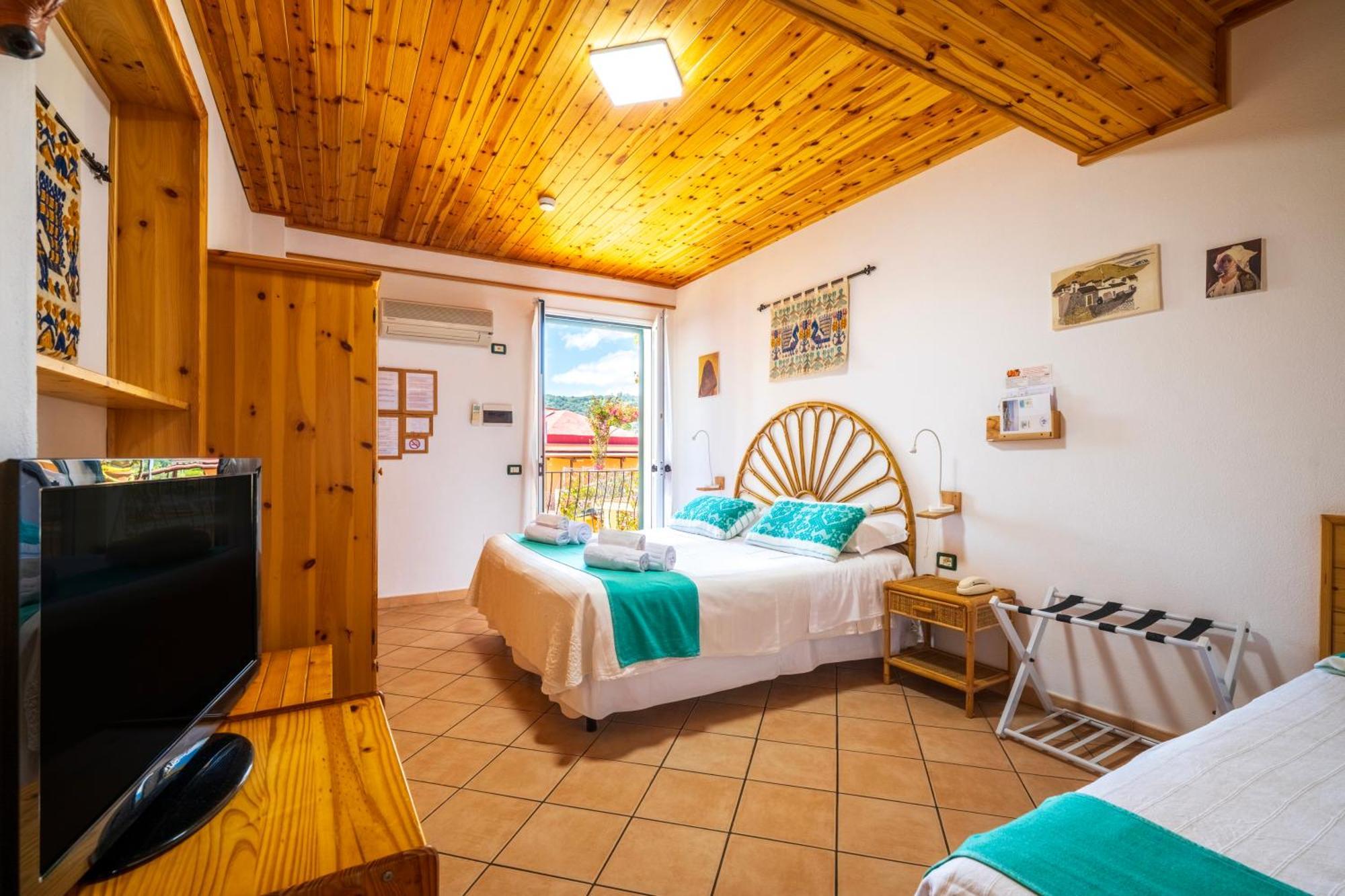 Hotel Domus De Janas Sul Mare Bari Sardo Esterno foto