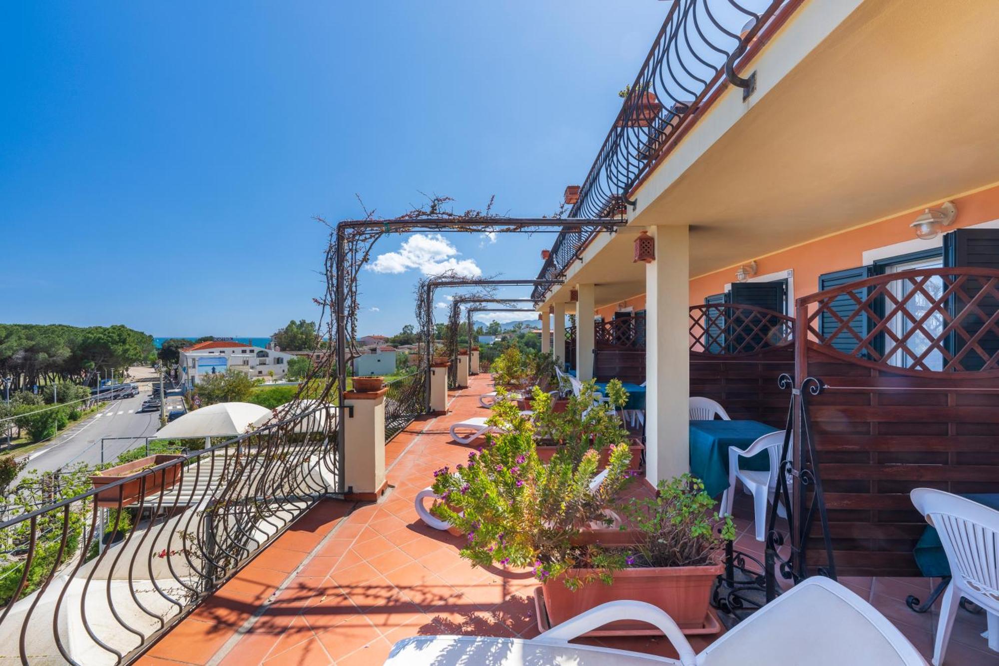 Hotel Domus De Janas Sul Mare Bari Sardo Esterno foto