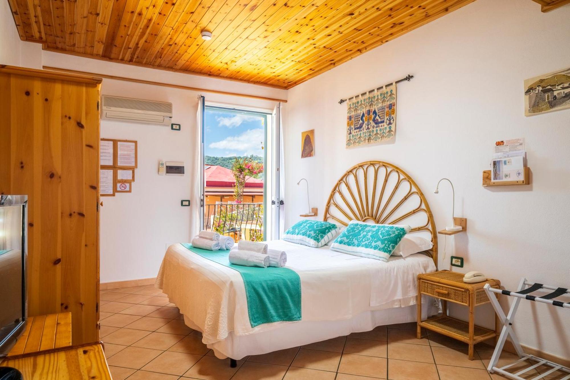 Hotel Domus De Janas Sul Mare Bari Sardo Esterno foto