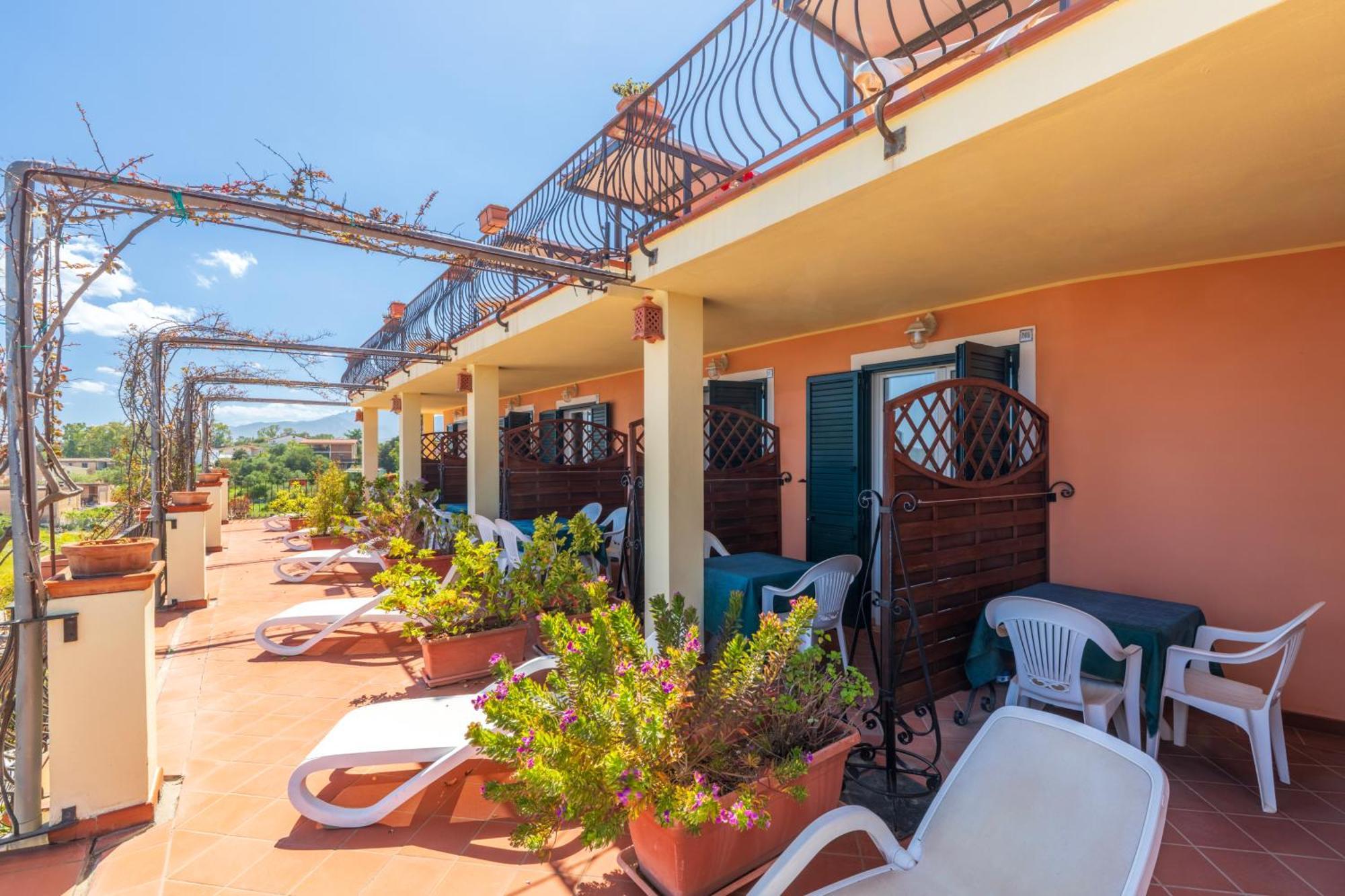 Hotel Domus De Janas Sul Mare Bari Sardo Esterno foto