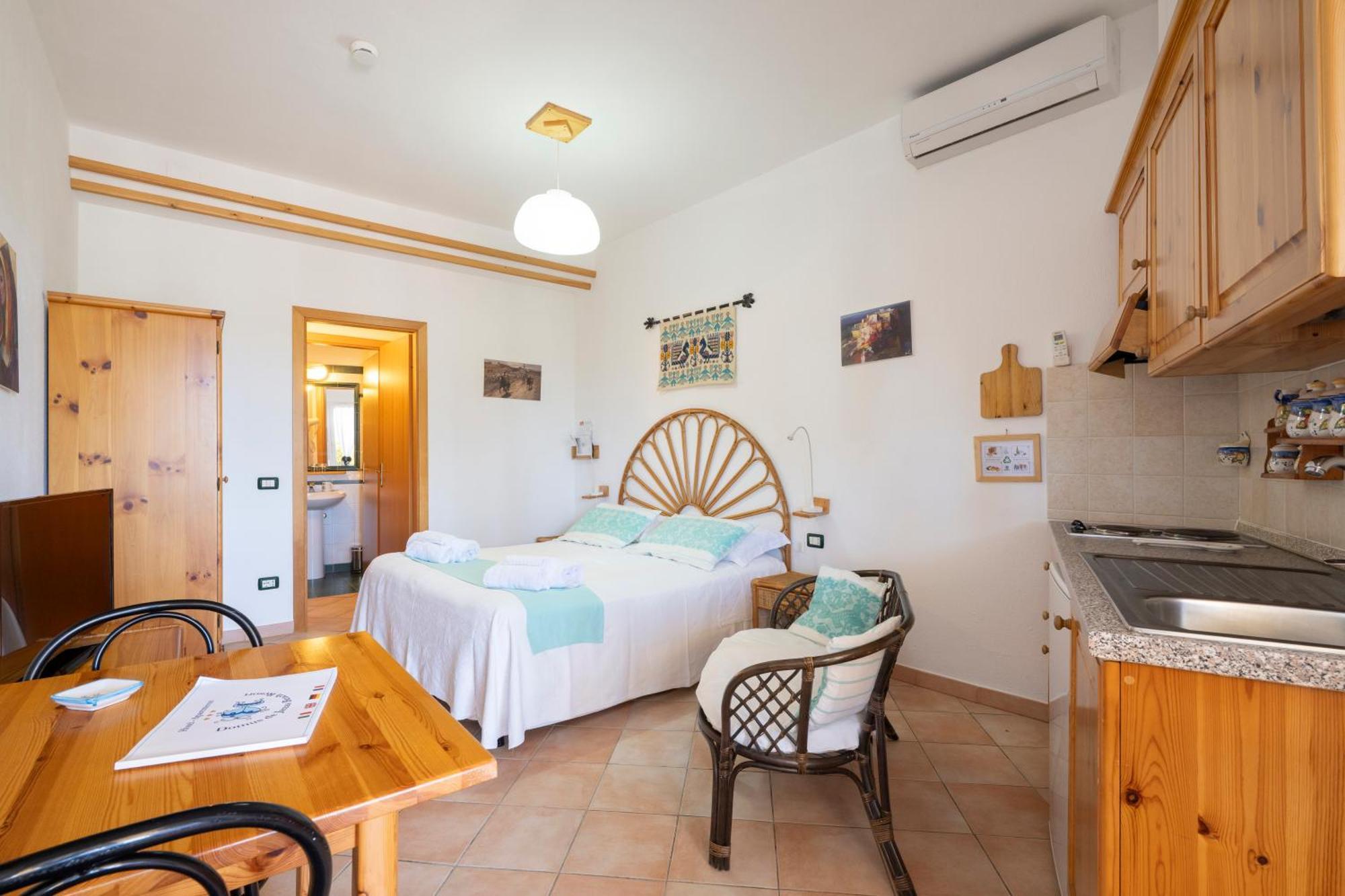 Hotel Domus De Janas Sul Mare Bari Sardo Esterno foto