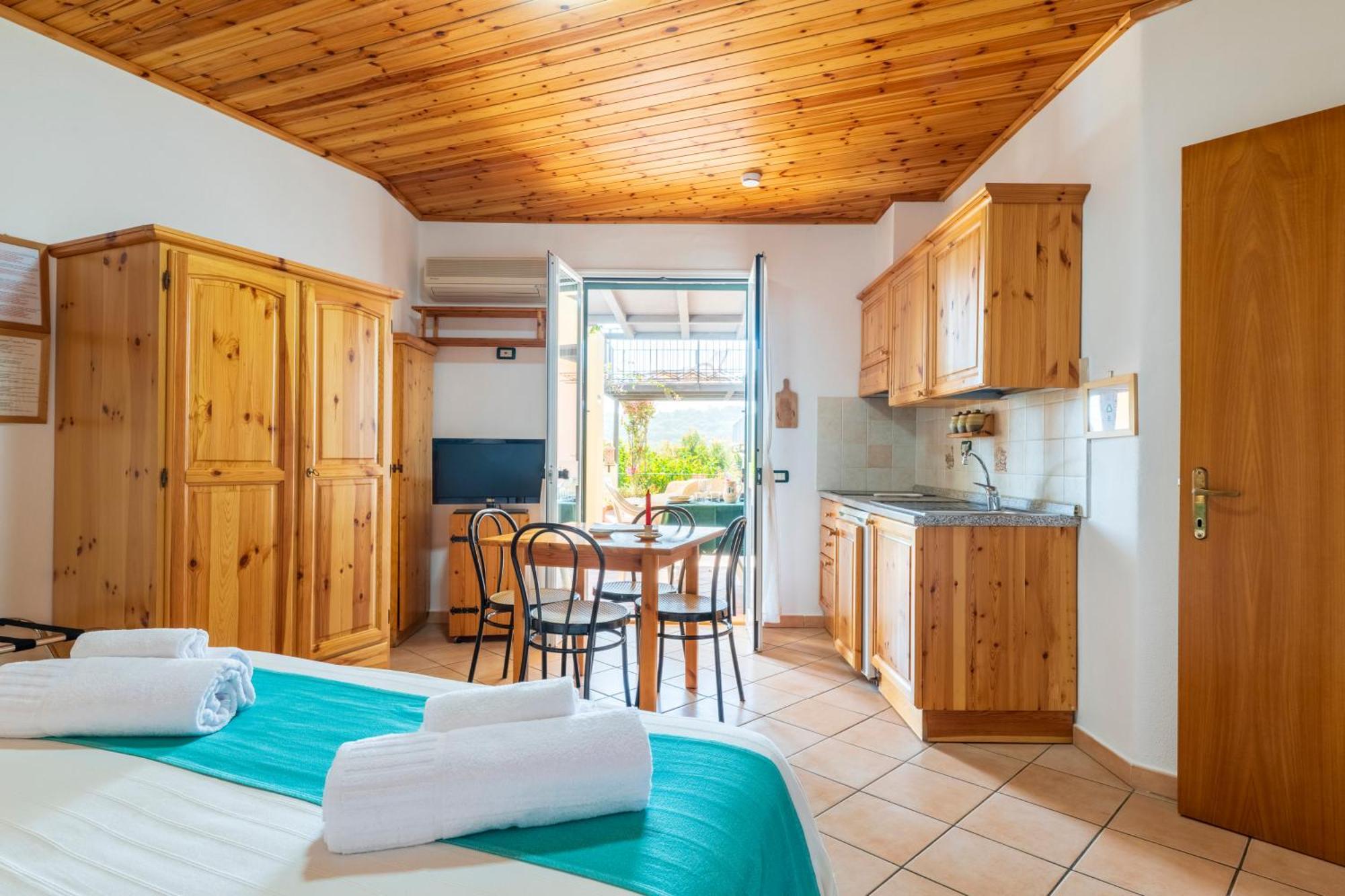 Hotel Domus De Janas Sul Mare Bari Sardo Esterno foto